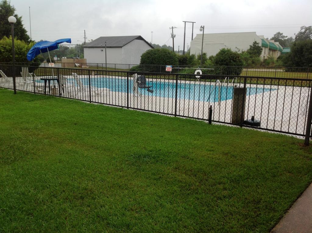 Days Inn By Wyndham Fayetteville-South/I-95 Exit 49 Exterior photo