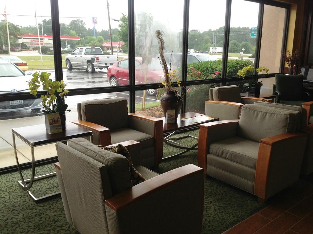Days Inn By Wyndham Fayetteville-South/I-95 Exit 49 Exterior photo